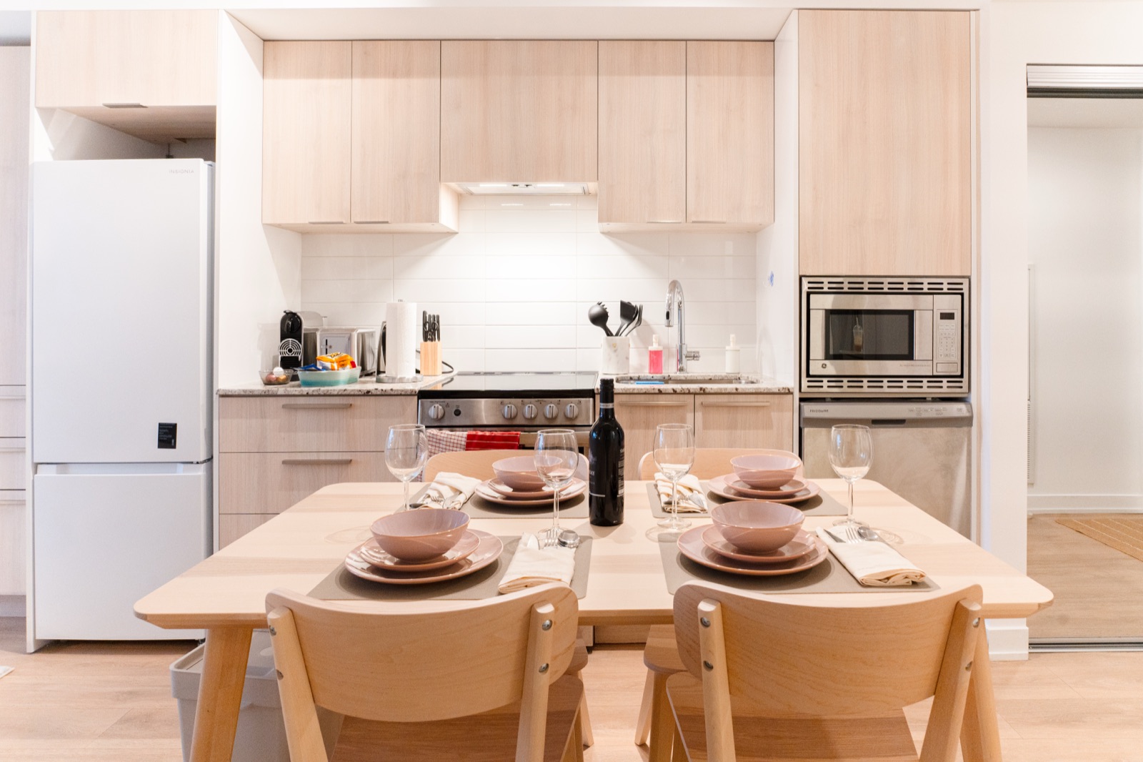 Yonge & College kitchen and dining table